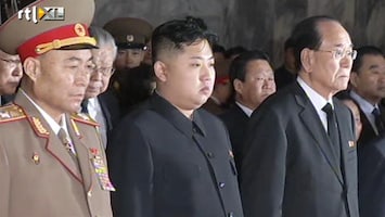 RTL Z Nieuws Kim Jong-il opgebaard tussen zee van bloemen