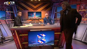 Voetbal International Derksen loopt boos weg tijdens live uitzending