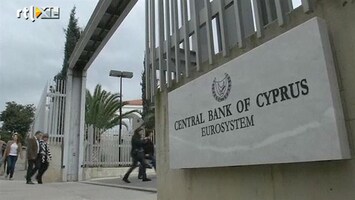 RTL Z Nieuws Extra beveiligers voor als banken Cyprus weer opengaan