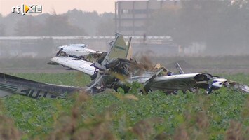 RTL Nieuws Gecrashte vliegtuigjes raken elkaar in de lucht