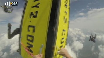 RTL Nieuws Boeienkoning ontsnapt uit doodskist tijdens skydive