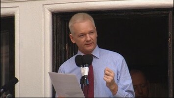 RTL Nieuws Assange leest verklaring voor op balkon ambassade
