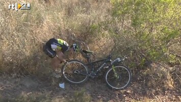 RTL Nieuws Bizarre botsing van mountainbiker met antilope