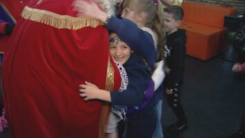 Onwennig maar ook herkenbaar: Oekraïense kinderen vieren Sinte...