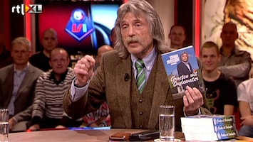 Voetbal International Johan reikt zijn nieuwe boek uit