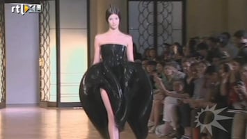 RTL Boulevard Iris van Herpen showt collectie bij Paris Fashion Week