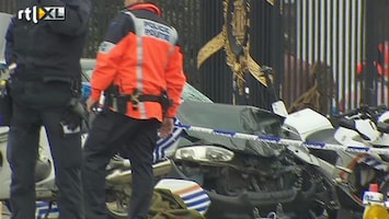 RTL Nieuws Auto rijdt in Brussel in op motoragenten