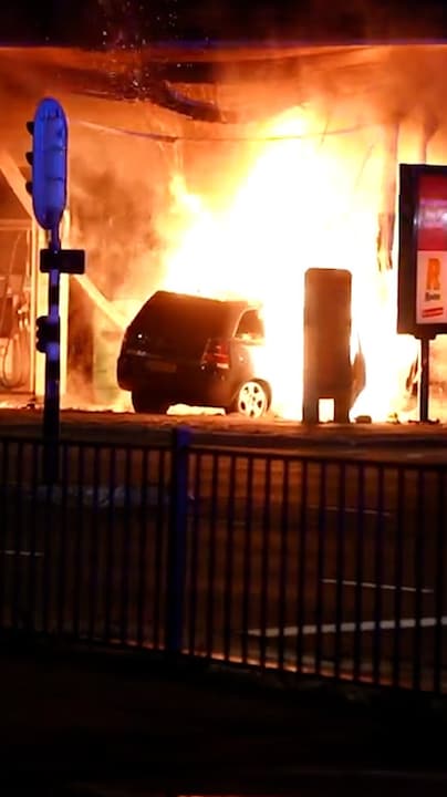 Fataal ongeluk, auto ramt benzinepomp