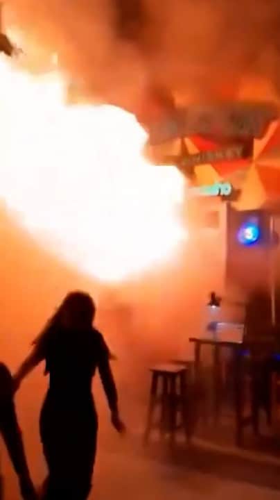 Verwoestende brand in pub Bangkok