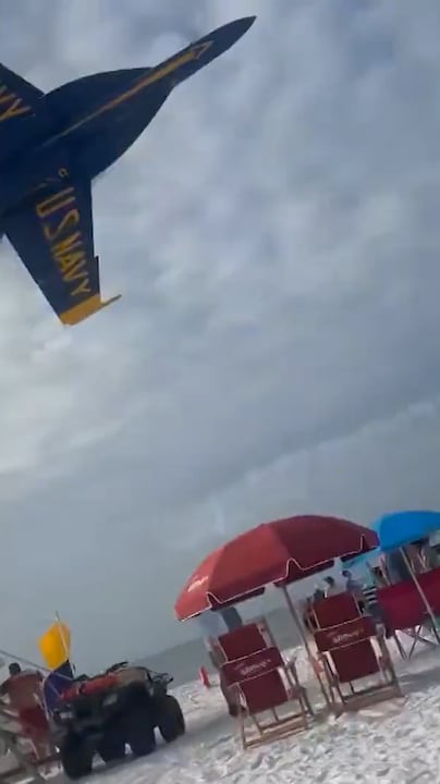 Straaljager vliegt opvallend laag in Florida