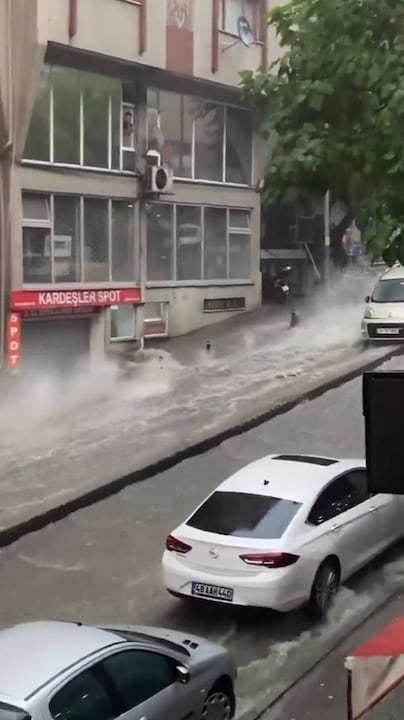 Doden door overstromingen Istanbul
