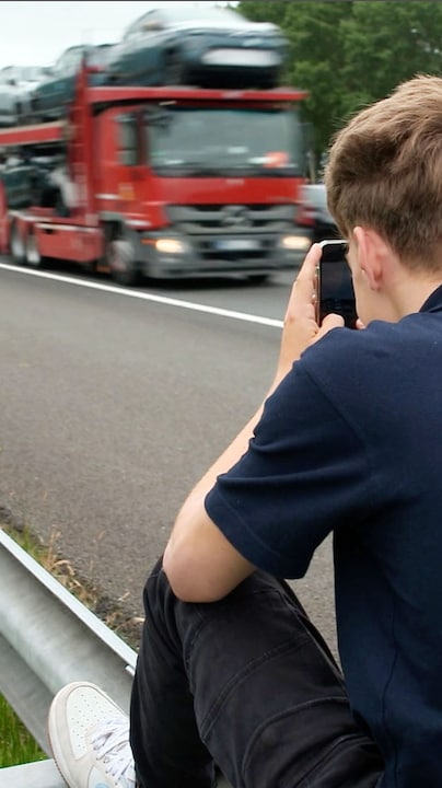 Kinderen in de vangrail voor glimps Truckstar Festival