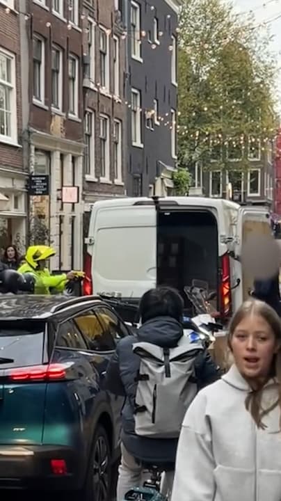 Bezorger getaserd door agent