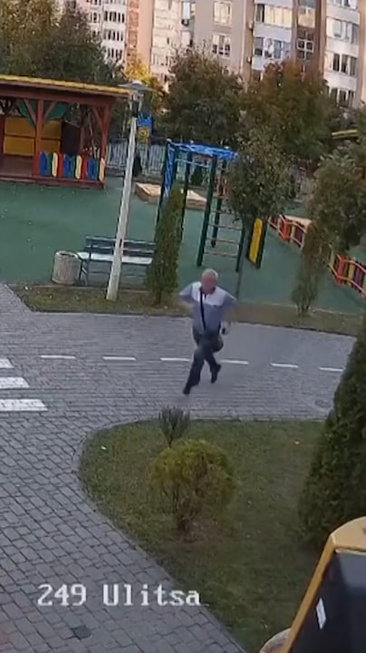 Man ontsnapt op het nippertje aan droneaanval