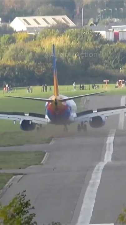 Toestel Jet Air krijgt flinke zwieper