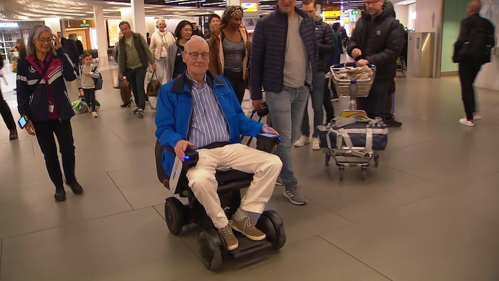 Zo ziet de nieuwe zelfrijdende rolstoel op Schiphol eruit 