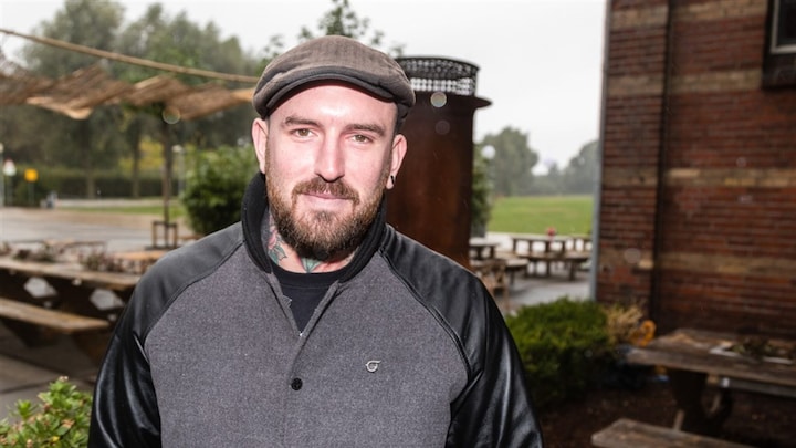 L'auto di Ben Saunders va a fuoco: 