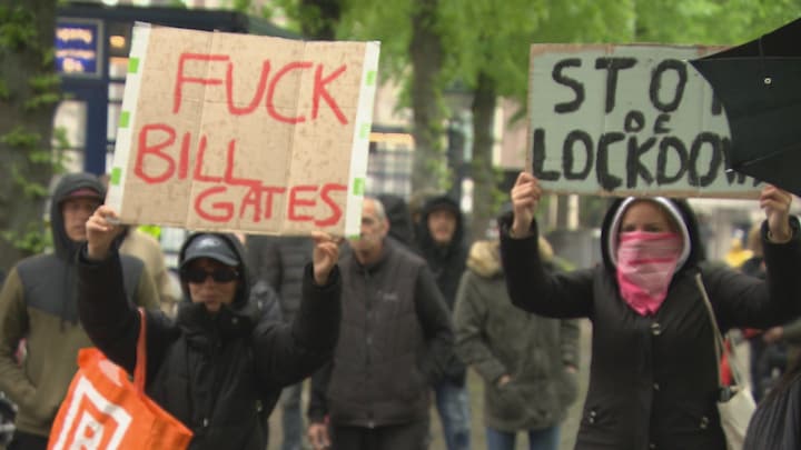 Politie beëindigt demonstratie tegen coronamaatregelen in Den Haag