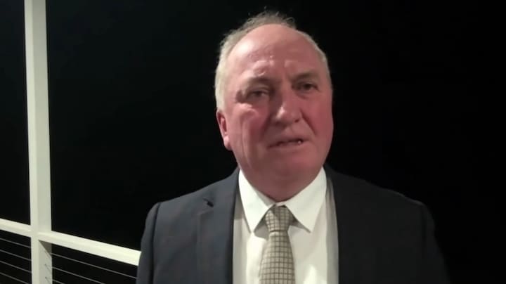 Australische politicus viraal na schreeuw tegen hond tijdens interview 