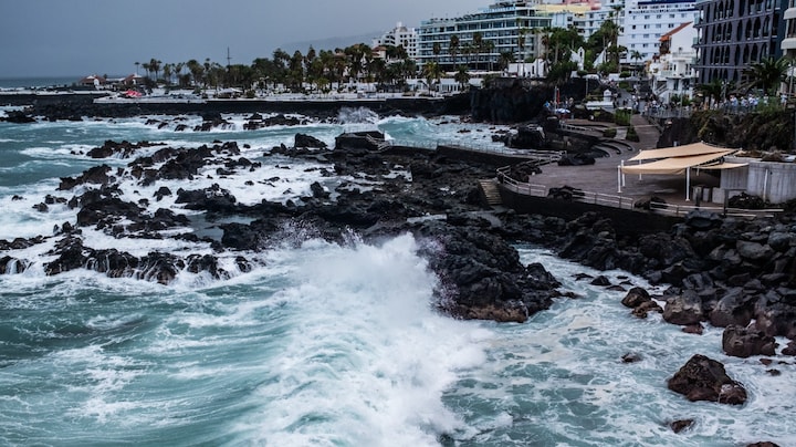 Recordaantal verdrinkingen op Tenerife: waarom de golven er zo gevaarlijk zijn