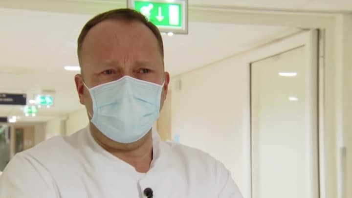 Richard Groenendijk in tranen door afscheid van patiënt 