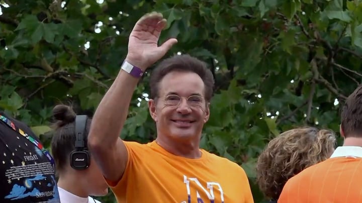 Gerard Joling in privéjet naar EK in Berlijn: 'Ik word hier zo blij van'