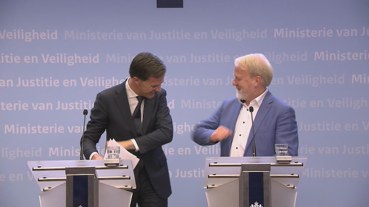 Aftredende ministers, tranen en humor: zo gaat Rutte III de boeken in