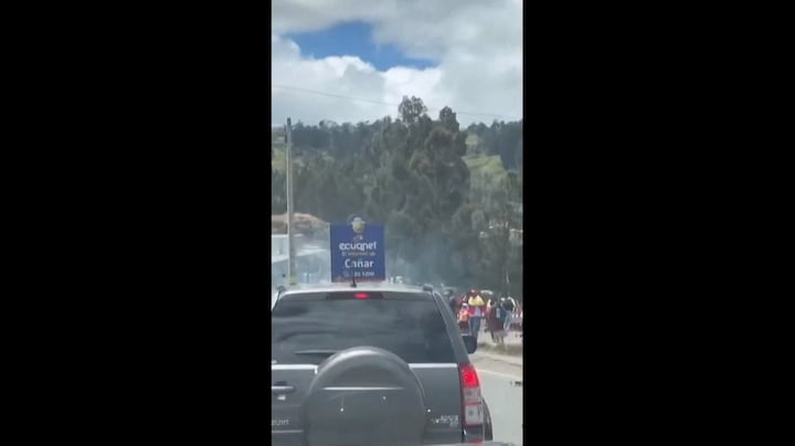 In beeld: auto president Ecuador bekogeld