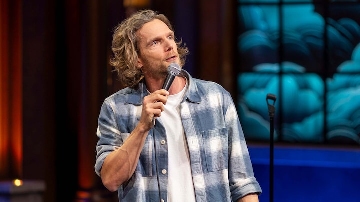 Ruud Smulders in Lubachs Comedy Club over de horrorfoto’s op sigaretten