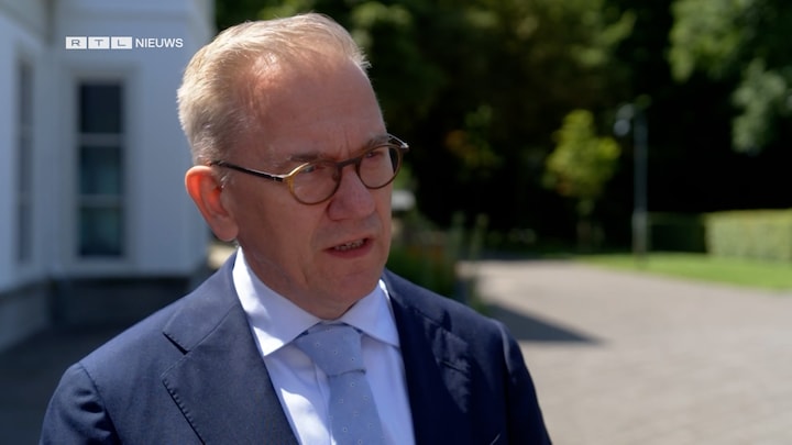 Minister over stapelen inkomens NOS-topvrouw: 'Niet alles wat mag, is ook goed'