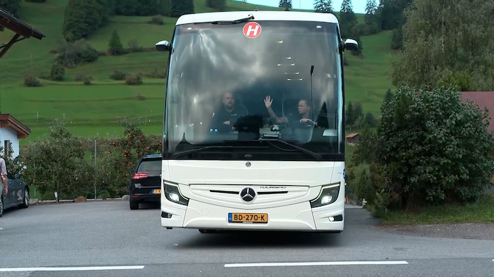 Eerste passagiers na busongeluk op weg naar huis: 'Willen snel naar familie'