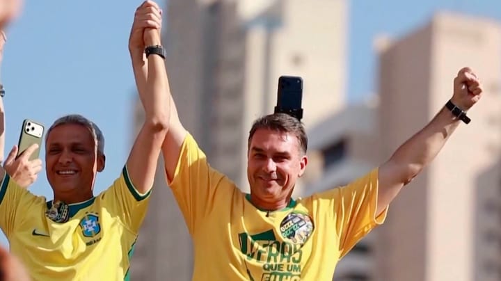 Radicaal-rechtse Flávio Bolsonaro straks president Brazilië? 'Net zo erg als vader'