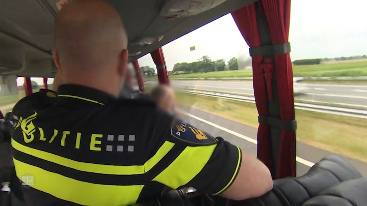 Op pad met de 'gluurbus' van de politie
