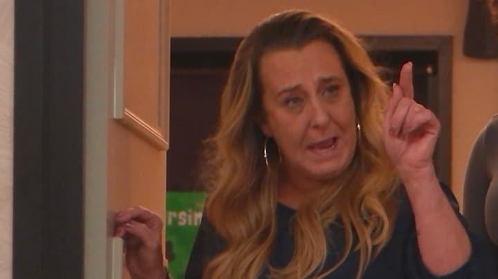 Daisy en Fatima knappen af op geroddel in De Bondgenoten