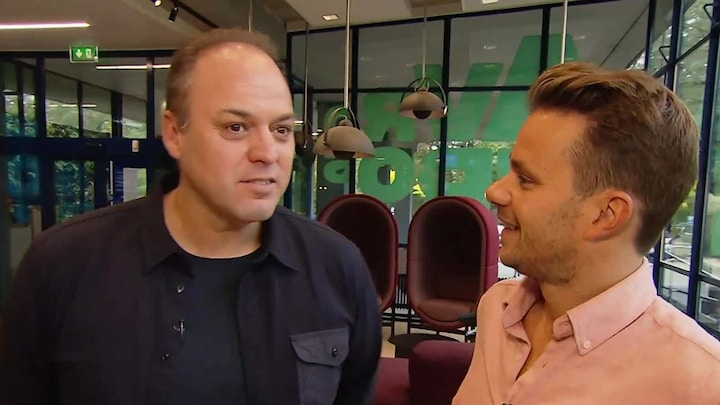 Frans Bauer ziet het als zijn missie om mensen met laaggeletterdheid te helpen: 'Schaamte bij mijn ouders gezien'