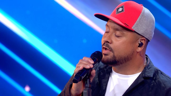 Melvin zingt vanuit zijn hart na overlijden van vader een week voor de audities