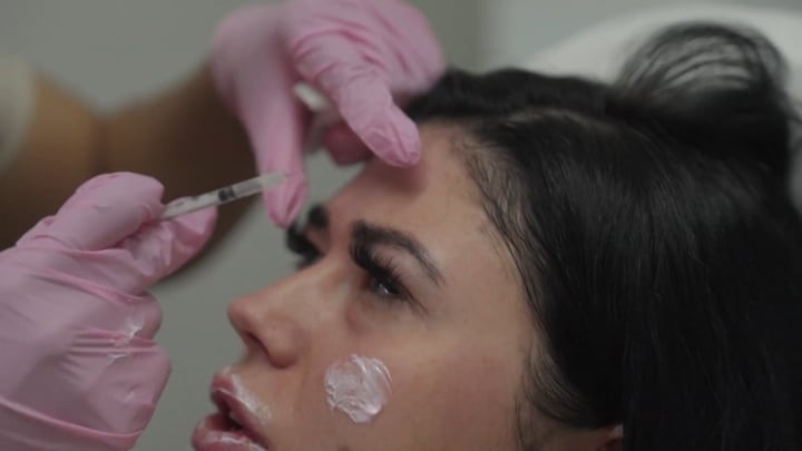 ‘Groot onderhoud’ voor St. Willebrorder Aboney: botox en fillers voor 870 euro