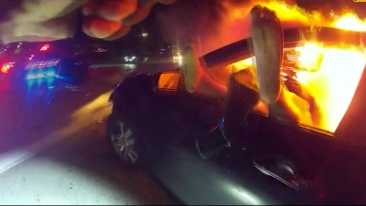 Politieagent VS redt meisje uit brandende auto