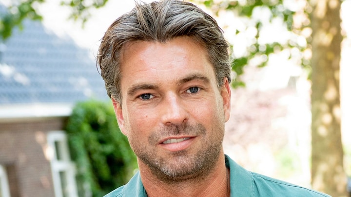 Emotionele Rick Brandsteder heeft 'spijt' van terugval na overlijden vader