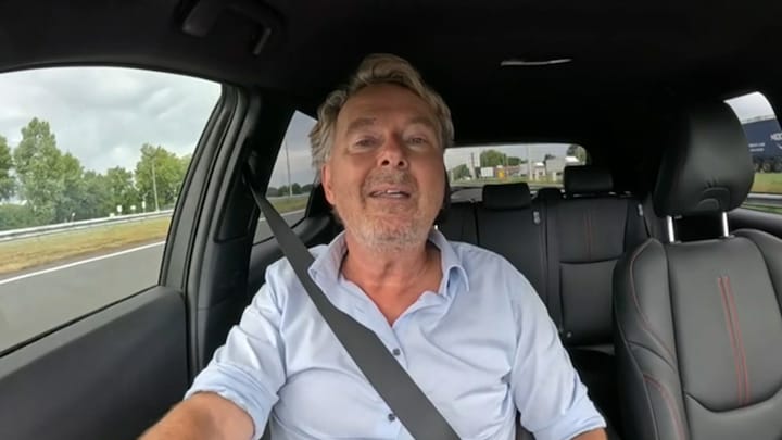 Bert van Leeuwen geeft tipje van de sluier over theatershow Het Familiediner