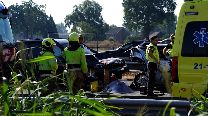 Twee doden en meerdere gewonden bij kettingbotsing op A59