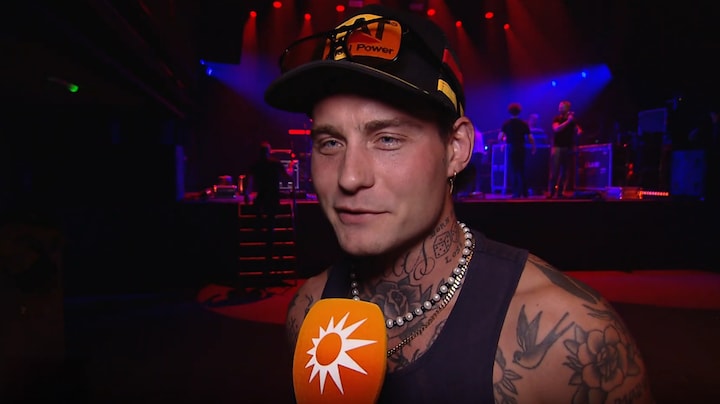Douwe Bob zet zoon Elias op albumcover met zelfgemaakte foto: 'Met mijn telefoon geschoten'