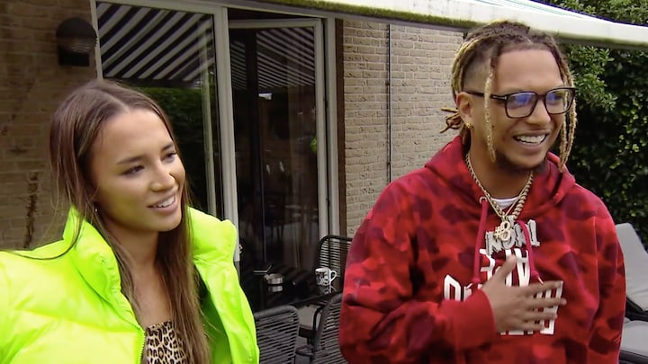 Ronnie Flex wordt 'verlegen' door woorden Yade Lauren