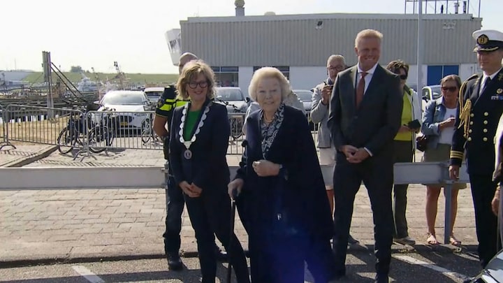 Prinses Beatrix geeft duidelijke instructies aan fotografen: 'Zitten ook amateurs bij' 