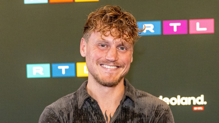 Kaj Gorgels wordt liefdevol opgewacht door zijn zoontje Xavier na pelgrimstocht