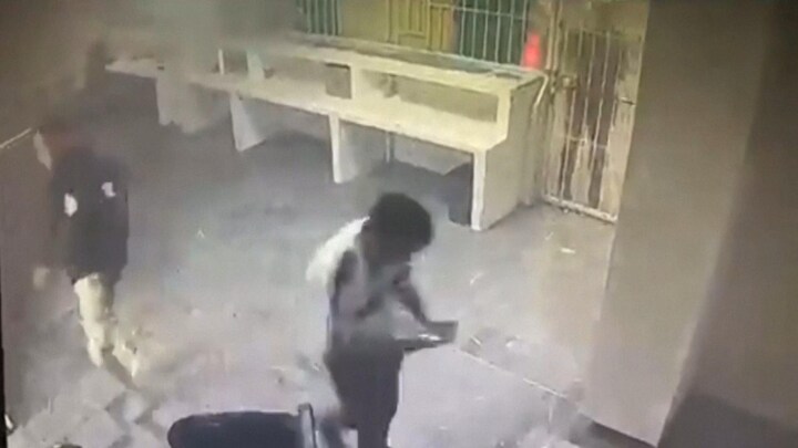 Migranten in de val bij brand detentiecentrum, bewakers grepen niet in