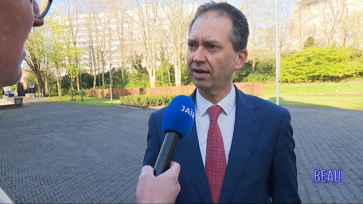 Van Hijum doet aangifte wegens lekken kritische brief: ‘Duidelijke norm stellen’
