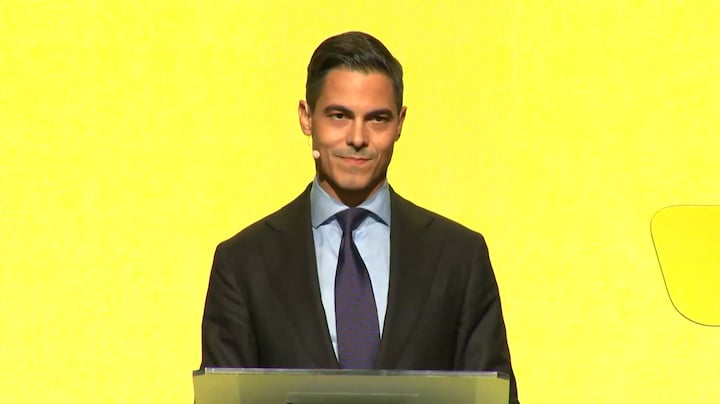 XR-demonstranten verstoren speech Jetten, premier van podium gehaald