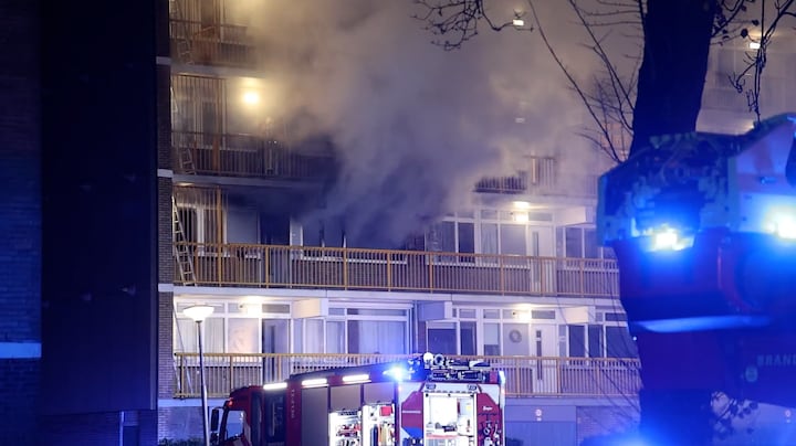 Bewoners flat Heemskerk geëvacueerd door grote uitslaande brand