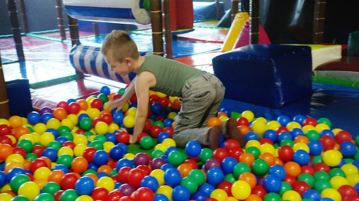 Hoe vies is een ballenbak? Deze nieuwe machine maakt de ballen schoon